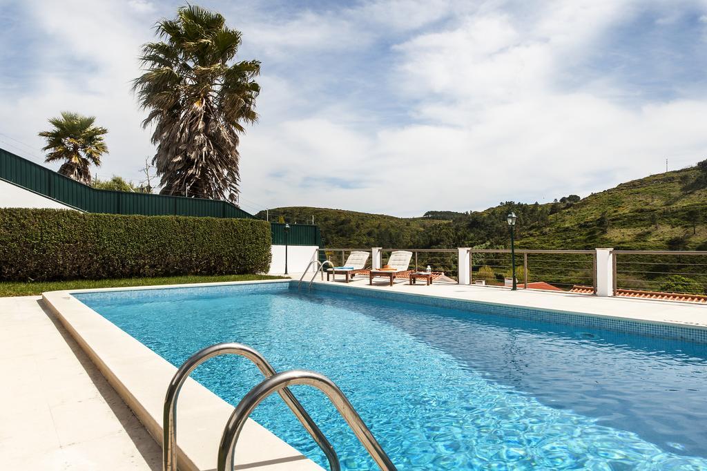 Beachouse - Surf, Bed & Breakfast Эрисейра Экстерьер фото
