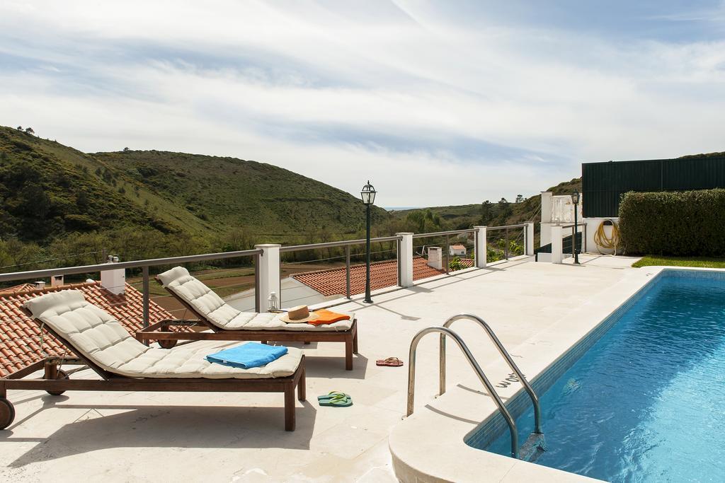 Beachouse - Surf, Bed & Breakfast Эрисейра Экстерьер фото